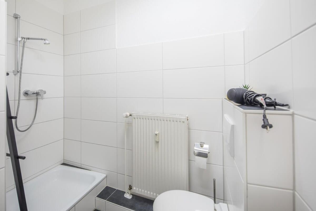 Spacious 2 Bedroom Apartment Hamburg Luaran gambar